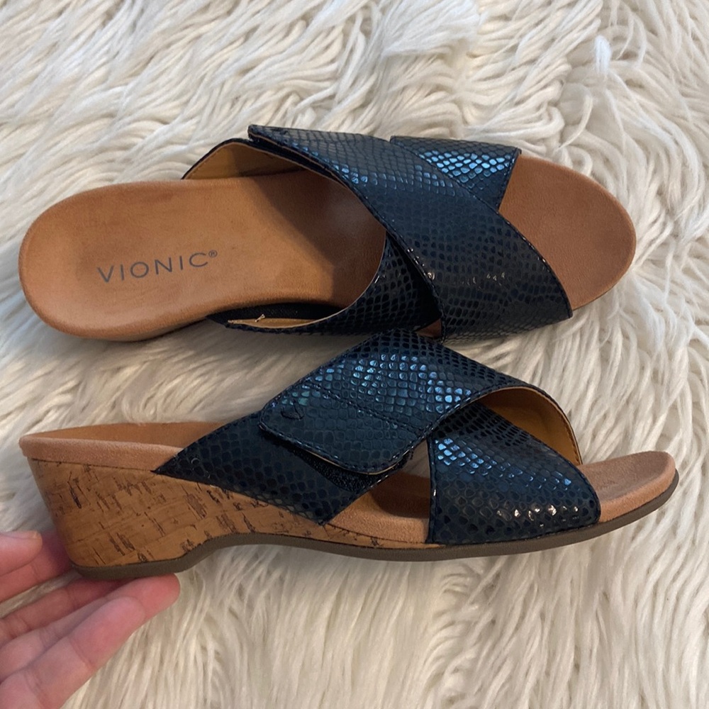 VIONIC Sandals size 9 BNWOT see all photos color black adjustable stripe